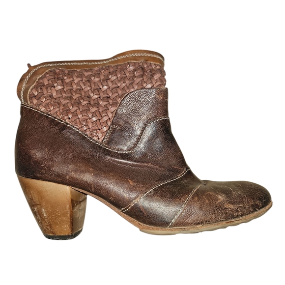 PAKROS Exquisite Leather Ankle Boots - Picture 4 of 10